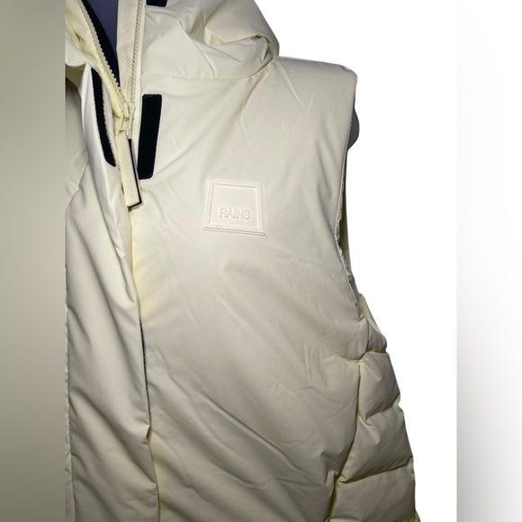 Rains Loop Vest Yellow Size M NWT | Padded High Collar, Waterproof, Rare Color - Picture 4 of 5